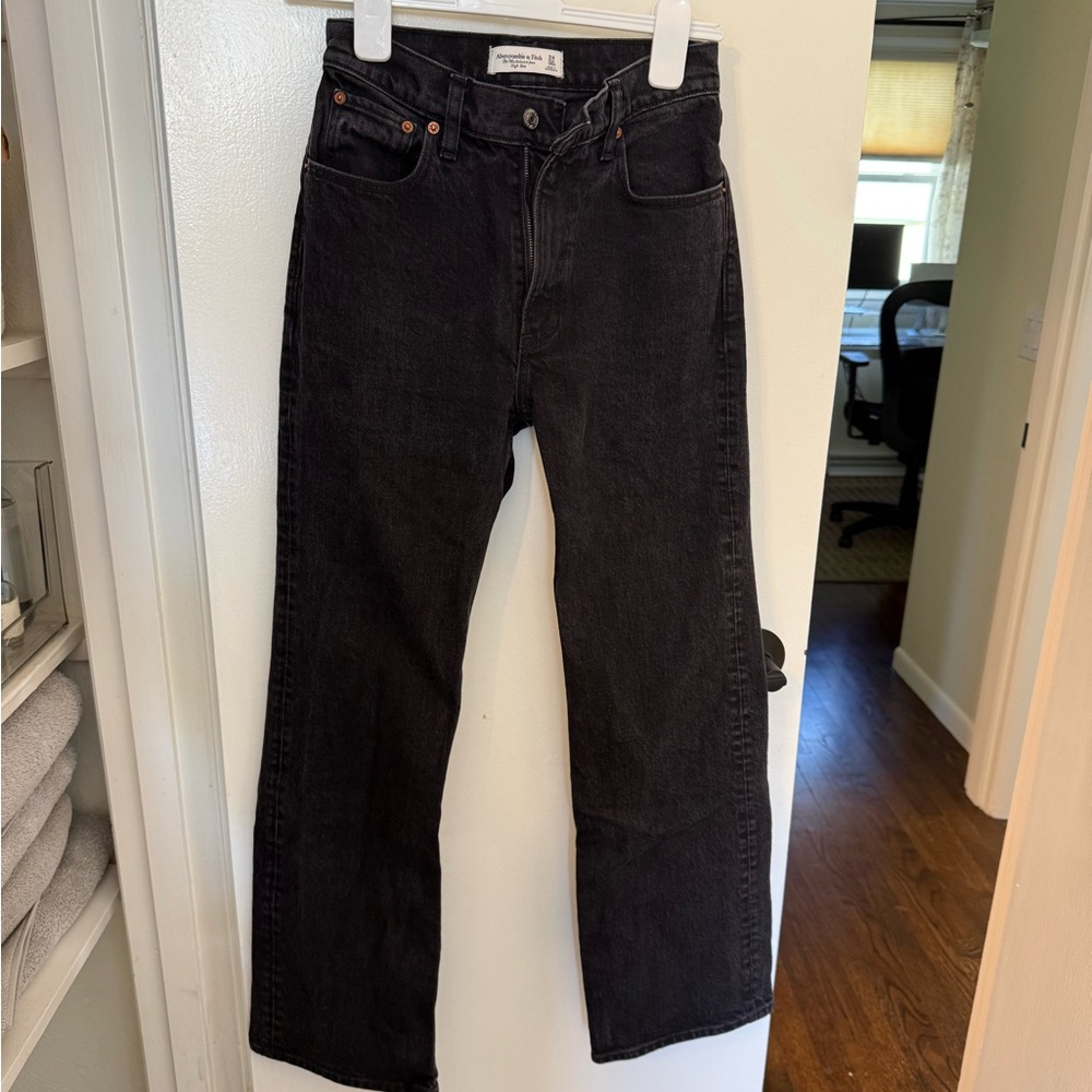 Abercrombie & Fitch Black High-Rise Relaxed Jeans